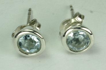Silber Ohrstecker mit blauem Topas, 5x5mm